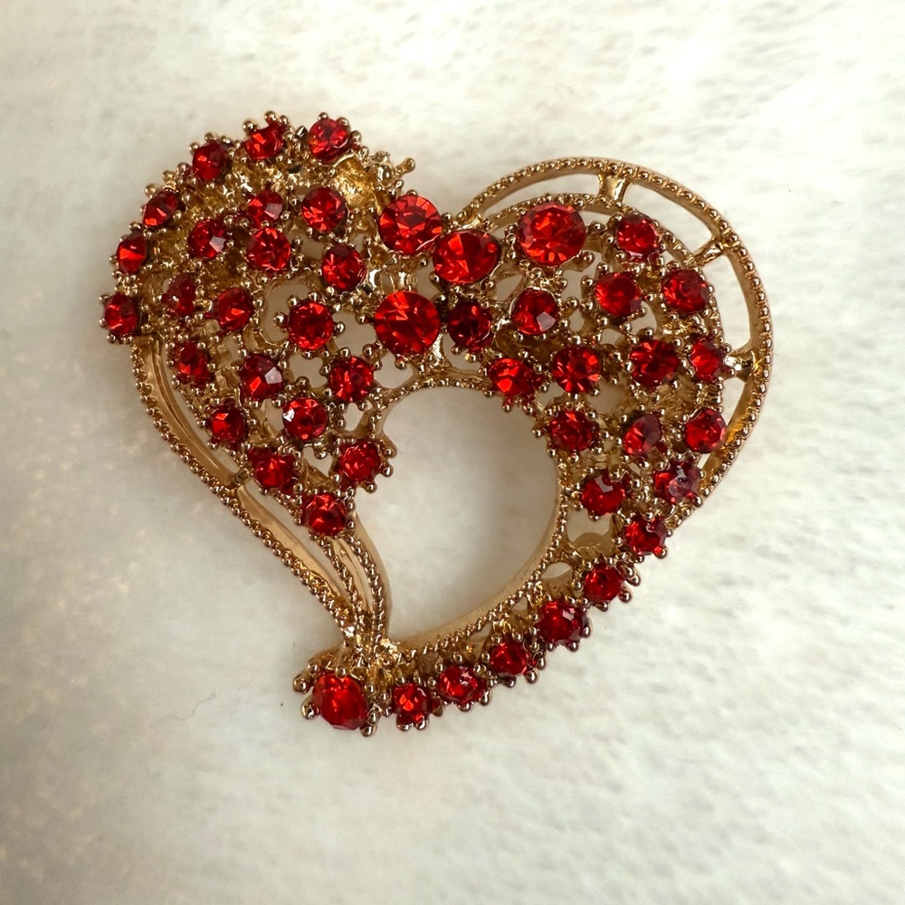 Elegant Red and Goldtone Heart Brooch NWOT